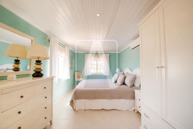 6 quarto Moradia para venda em Calpe / Calp com piscina garagem - 675 000 € (Ref: 8956214)