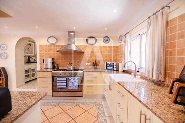 6 quarto Moradia para venda em Calpe / Calp com piscina garagem - 675 000 € (Ref: 8956214)