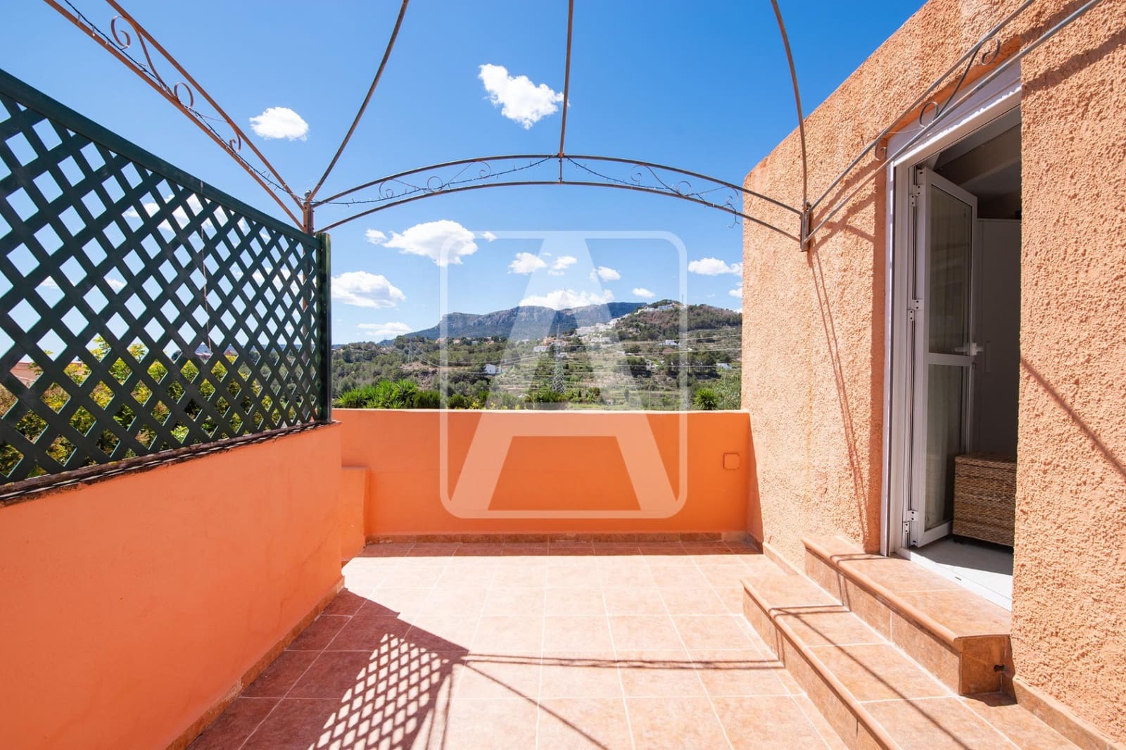 6 quarto Moradia para venda em Calpe / Calp com piscina garagem - 675 000 € (Ref: 8956214)