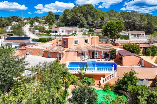 6 quarto Moradia para venda em Calpe / Calp com piscina garagem - 675 000 € (Ref: 8956214)