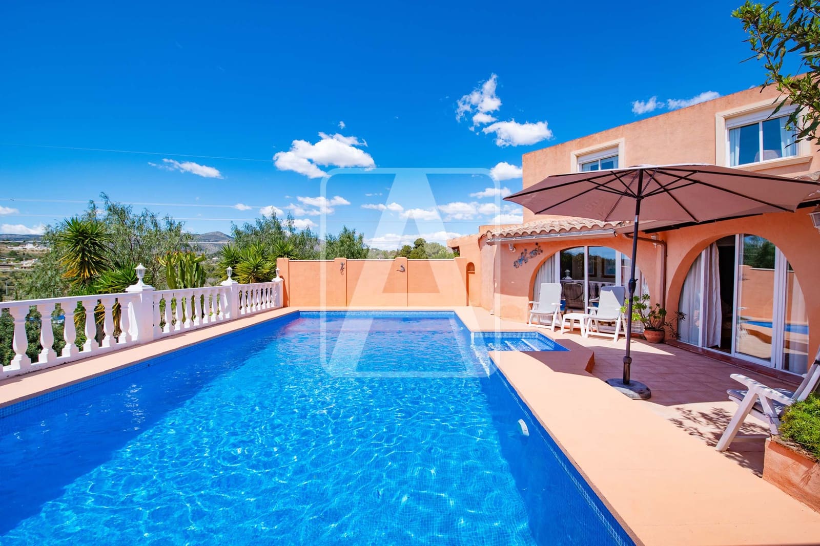 6 quarto Moradia para venda em Calpe / Calp com piscina garagem - 675 000 € (Ref: 8956214)