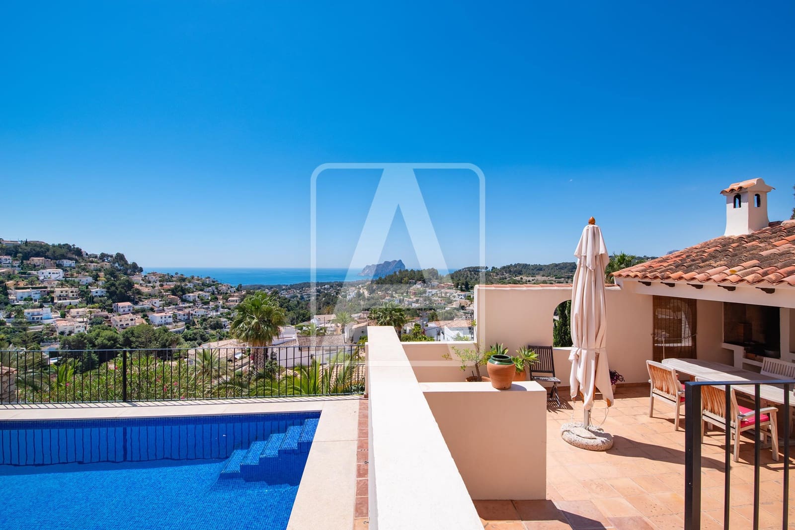 4 bedroom Villa for sale in Benissa with pool garage - € 1,200,000 (Ref: 9003882)