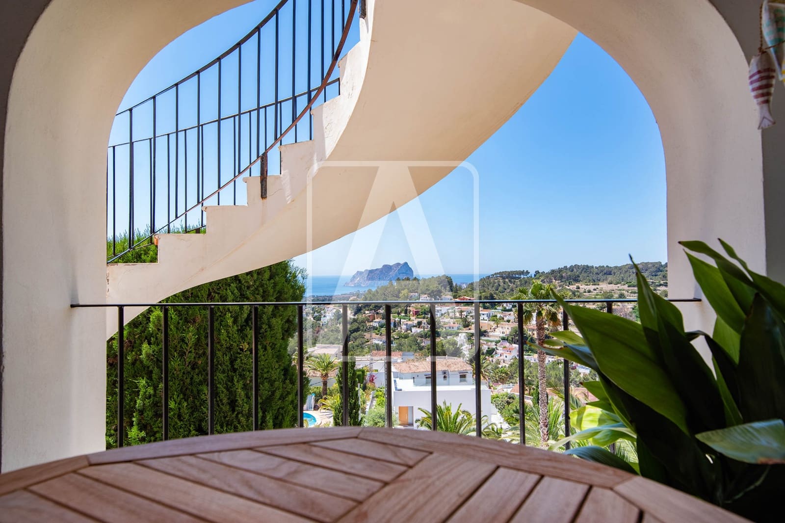 4 bedroom Villa for sale in Benissa with pool garage - € 1,200,000 (Ref: 9003882)