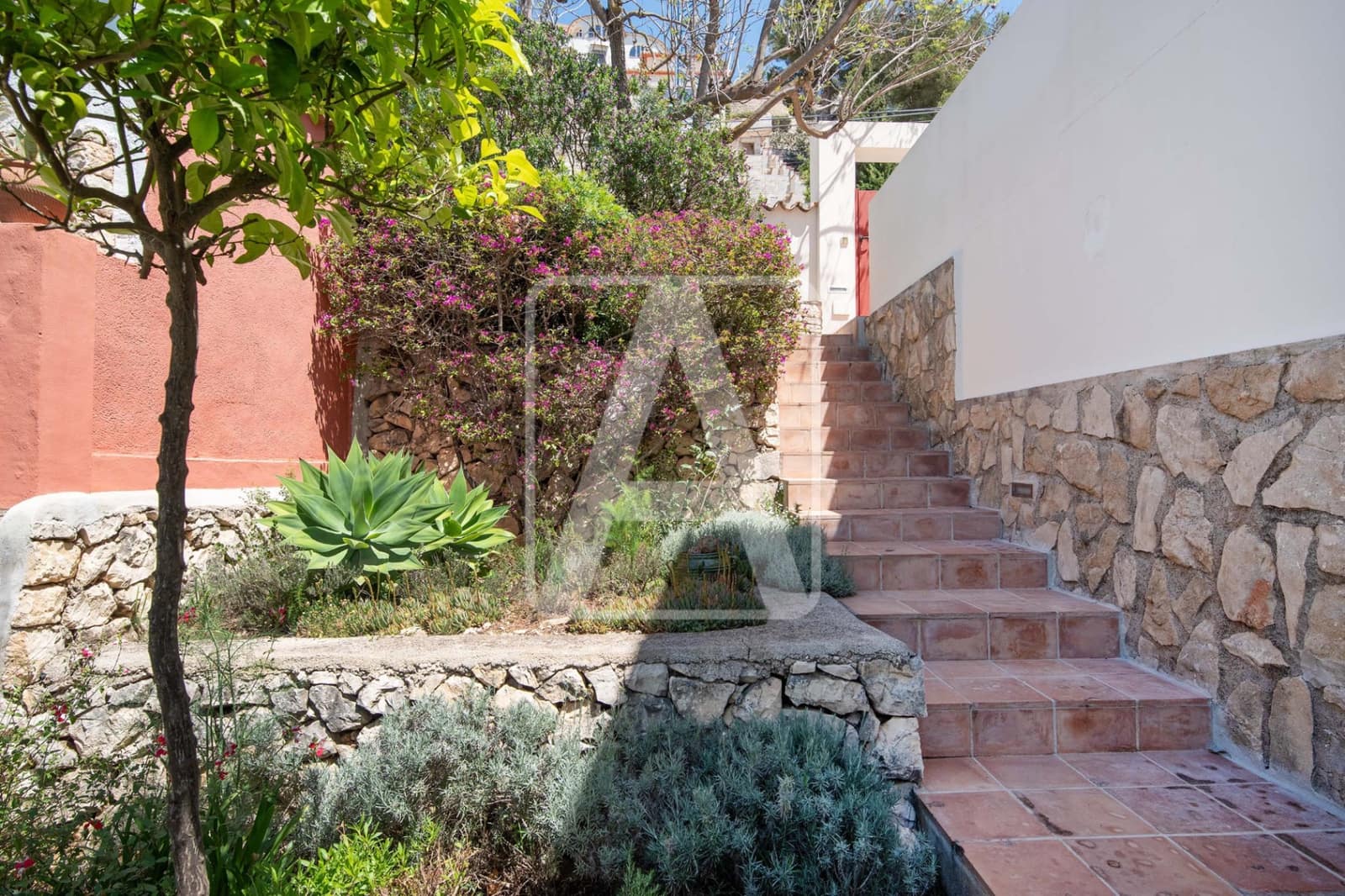 4 bedroom Villa for sale in Benissa with pool garage - € 1,200,000 (Ref: 9003882)