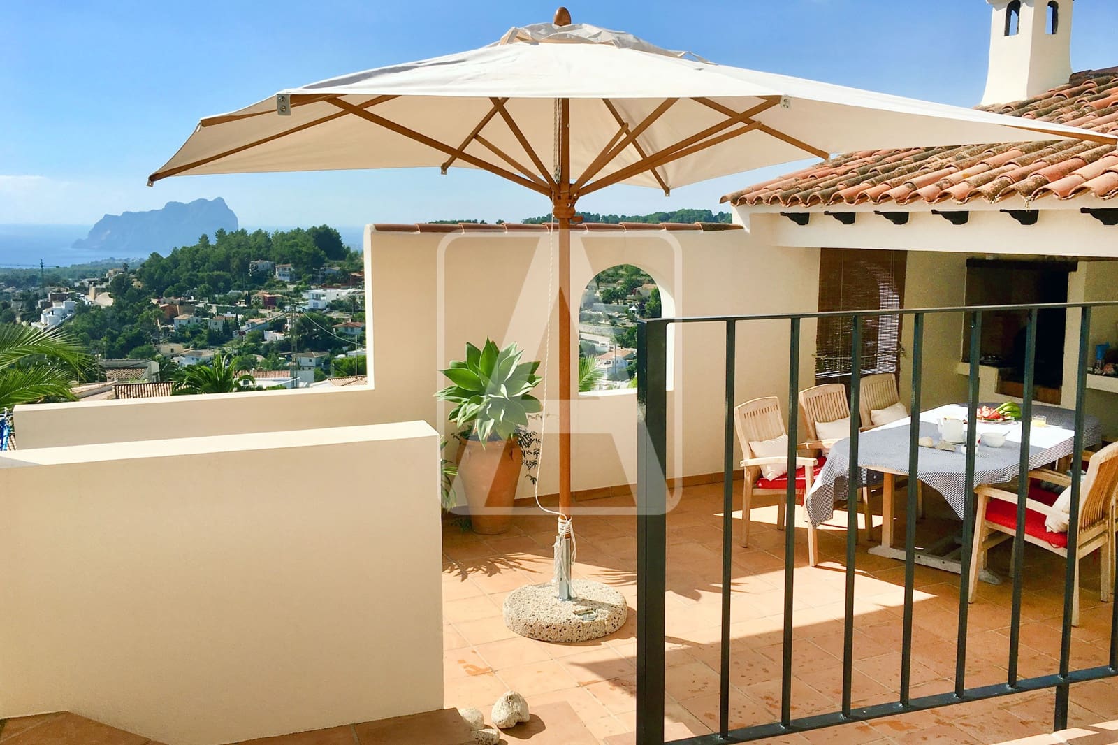 4 bedroom Villa for sale in Benissa with pool garage - € 1,200,000 (Ref: 9003882)