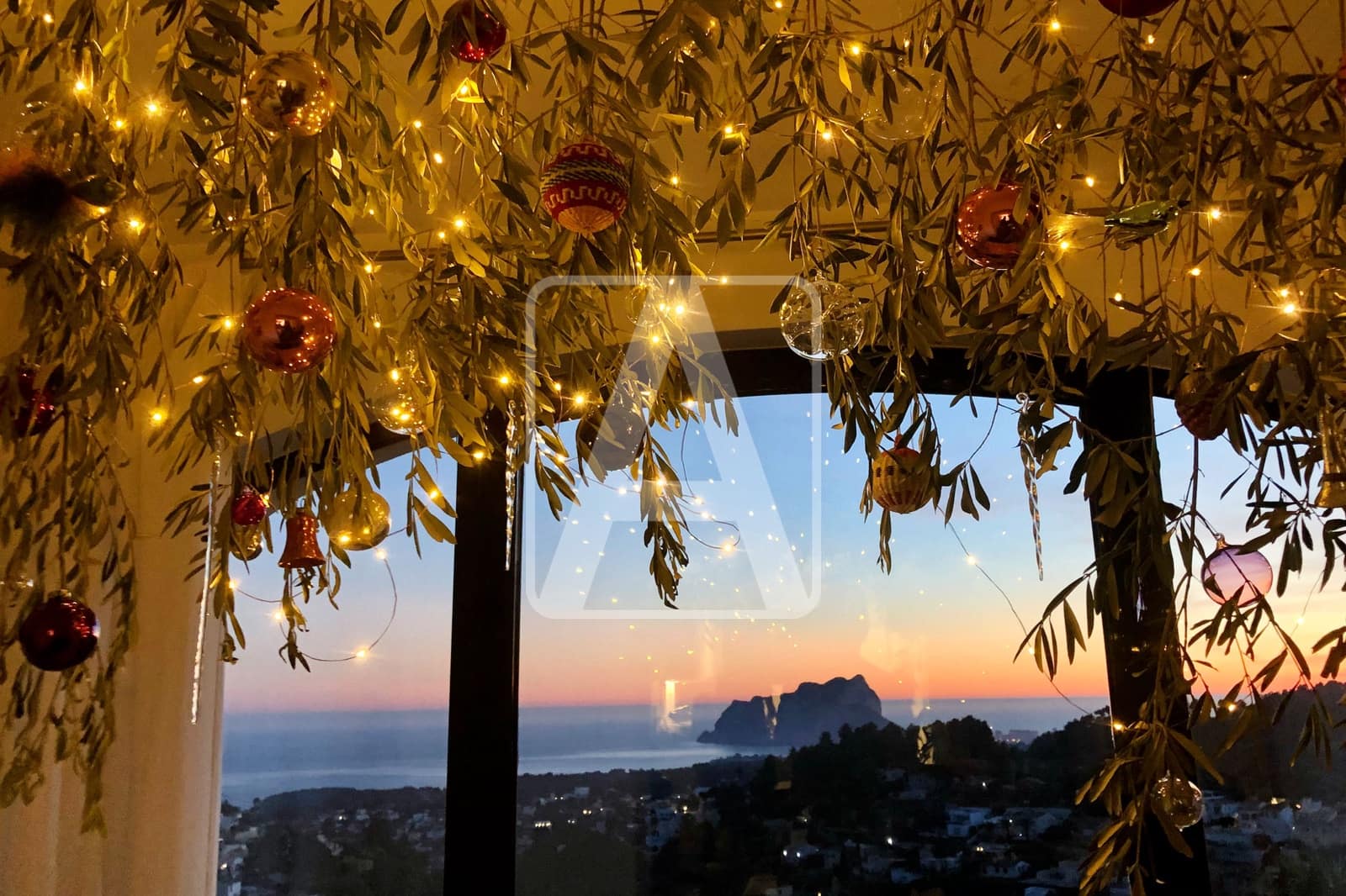 4 bedroom Villa for sale in Benissa with pool garage - € 1,200,000 (Ref: 9003882)