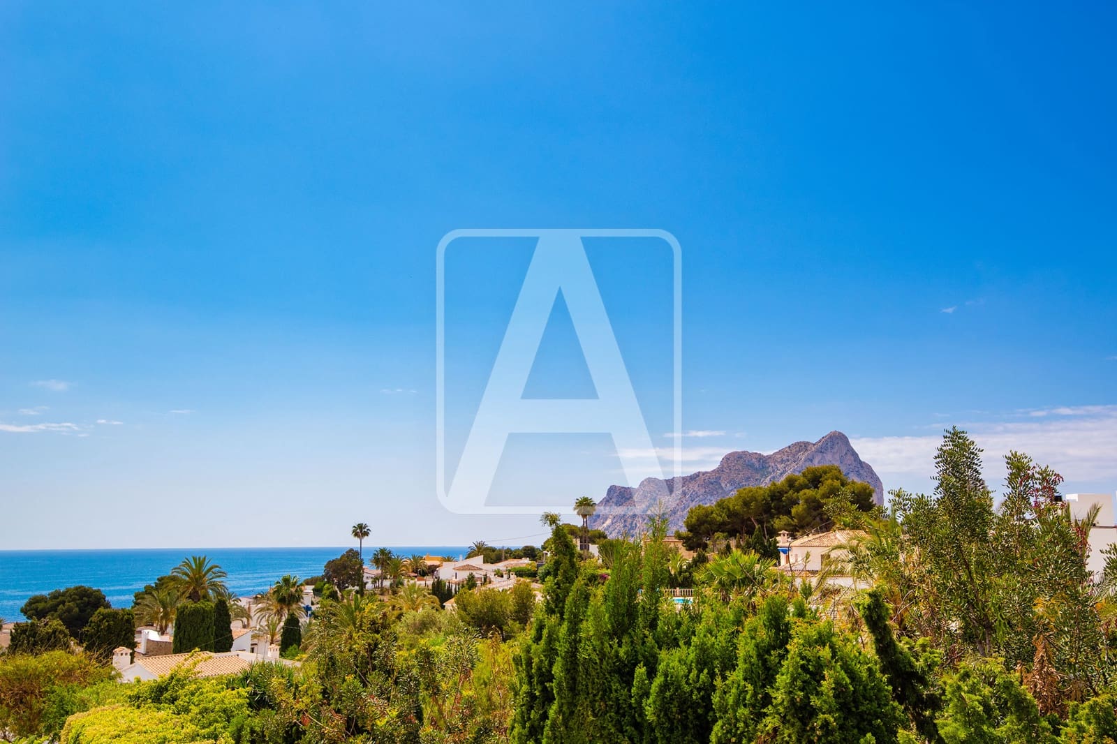 4 bedroom Villa for sale in Calpe / Calp with pool garage - € 1,589,000 (Ref: 9003886)