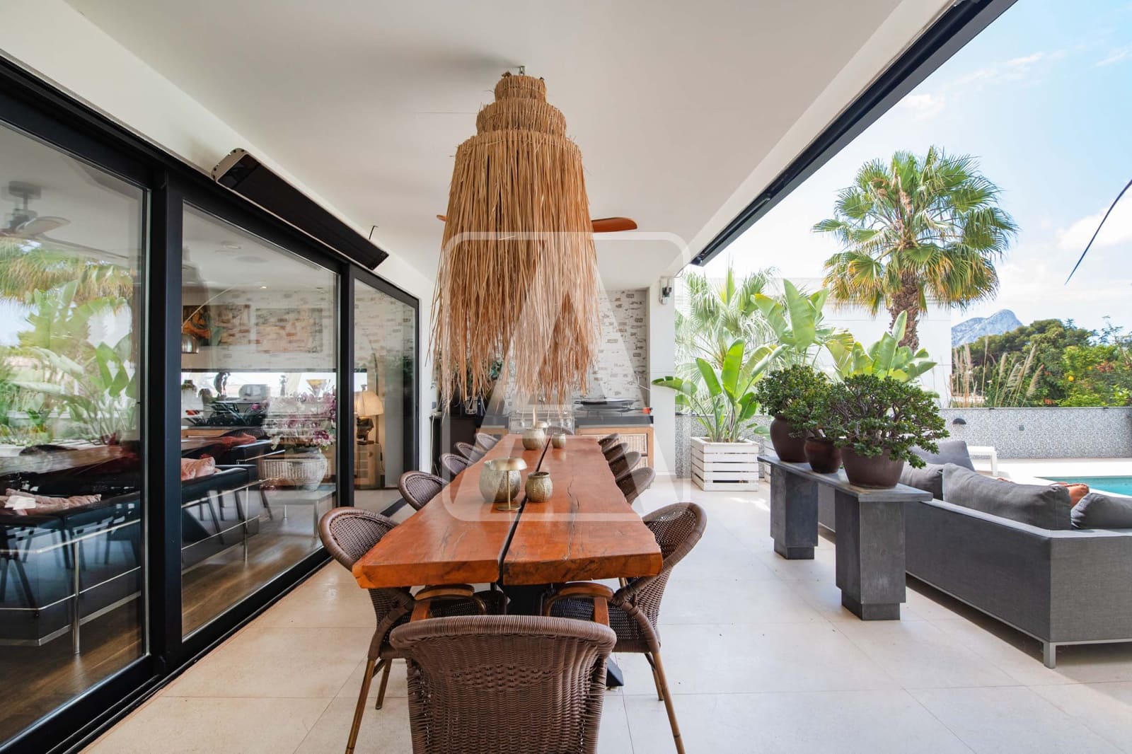 4 bedroom Villa for sale in Calpe / Calp with pool garage - € 1,589,000 (Ref: 9003886)