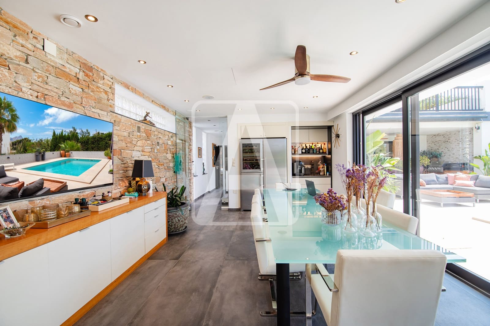 4 bedroom Villa for sale in Calpe / Calp with pool garage - € 1,589,000 (Ref: 9003886)