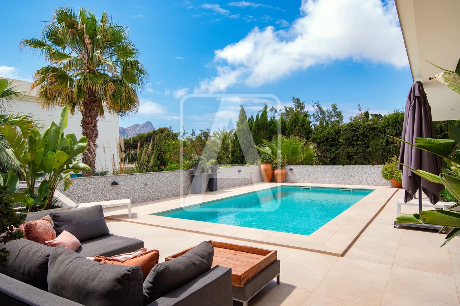 4 bedroom Villa for sale in Calpe / Calp with pool garage - € 1,589,000 (Ref: 9003886)