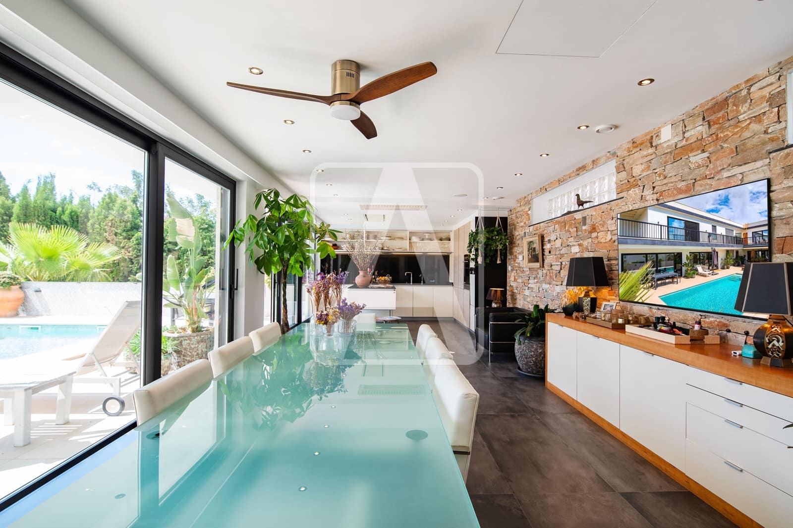 4 bedroom Villa for sale in Calpe / Calp with pool garage - € 1,589,000 (Ref: 9003886)