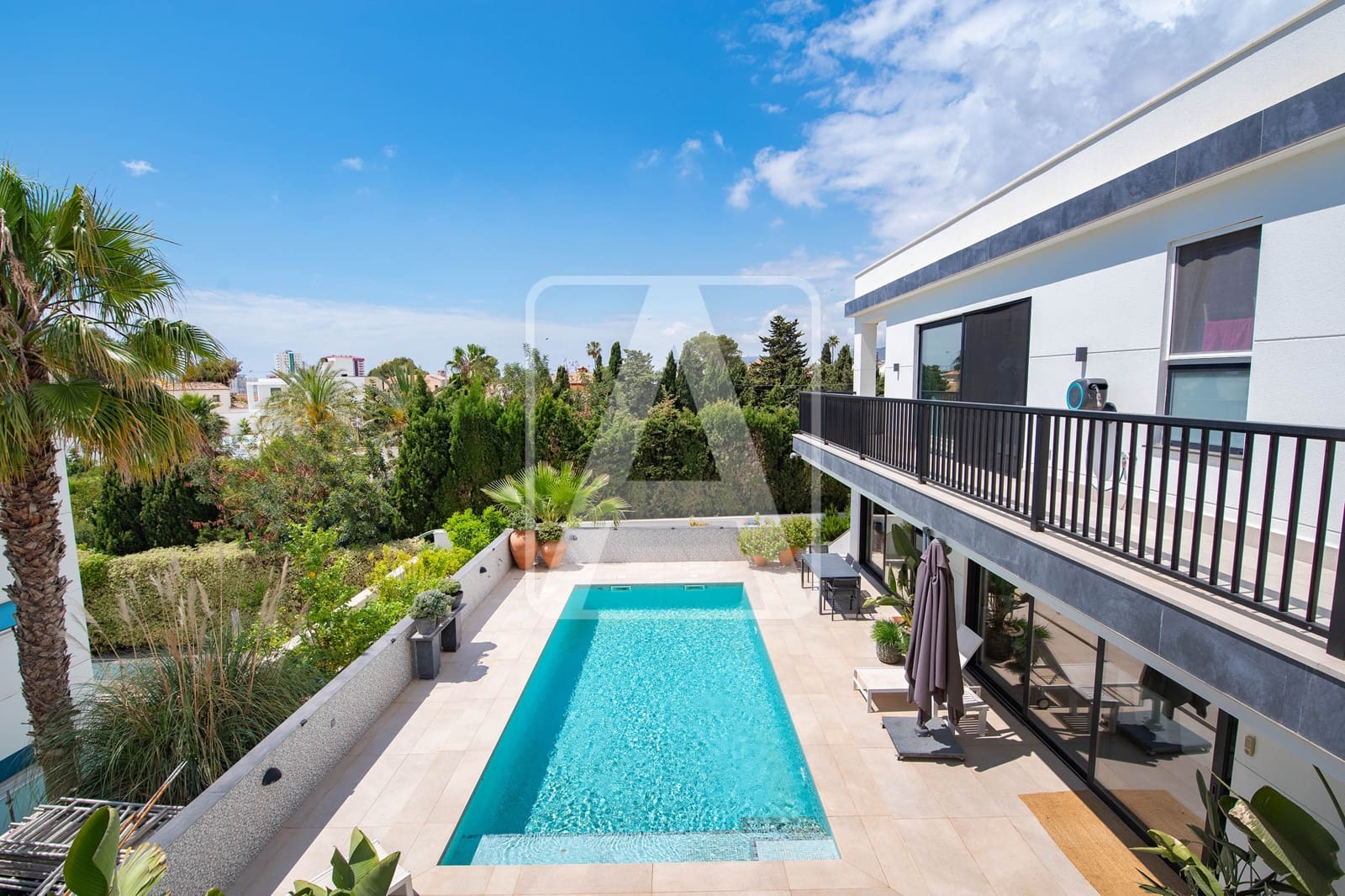 4 bedroom Villa for sale in Calpe / Calp with pool garage - € 1,589,000 (Ref: 9003886)