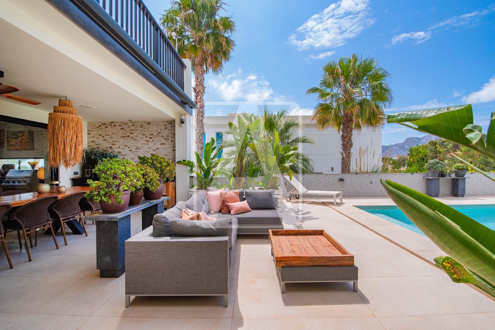 4 bedroom Villa for sale in Calpe / Calp with pool garage - € 1,589,000 (Ref: 9003886)