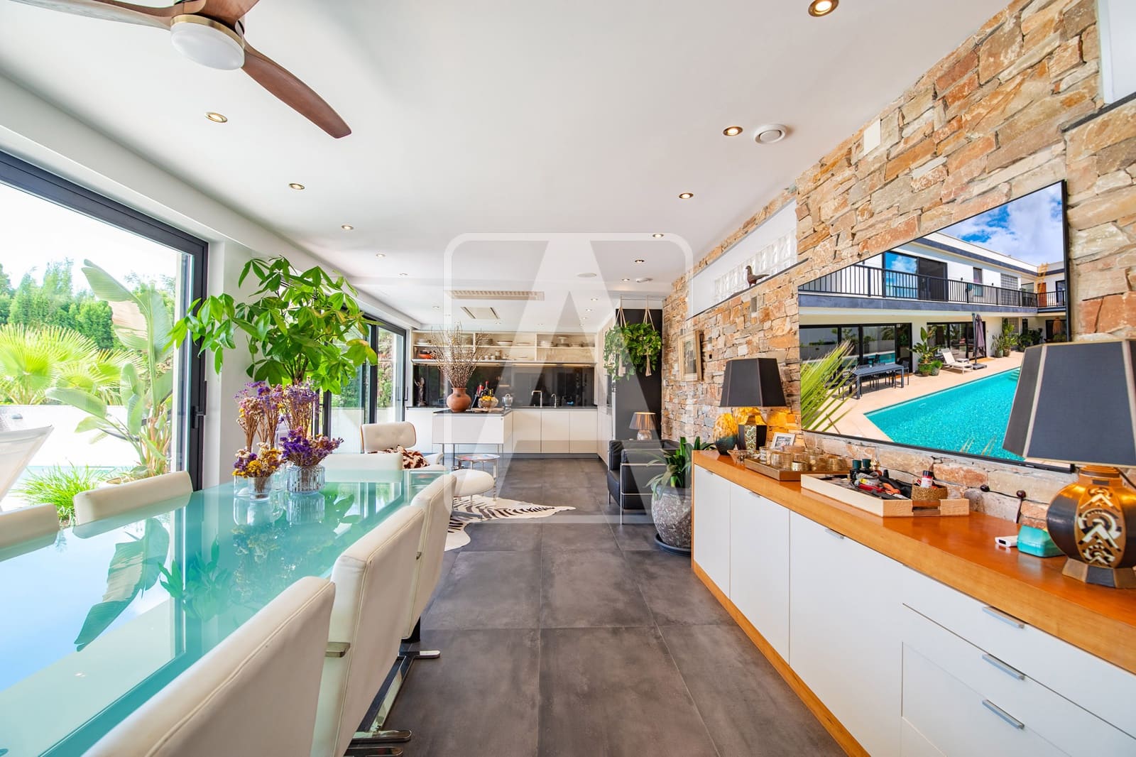 4 bedroom Villa for sale in Calpe / Calp with pool garage - € 1,589,000 (Ref: 9003886)