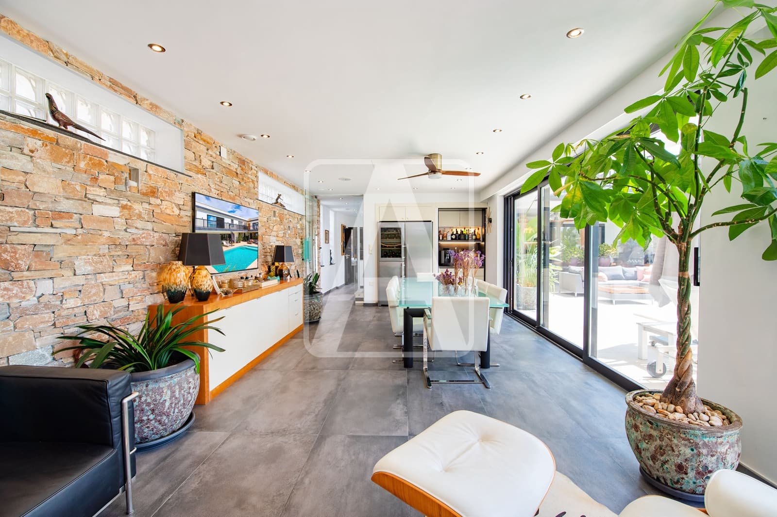 4 bedroom Villa for sale in Calpe / Calp with pool garage - € 1,589,000 (Ref: 9003886)