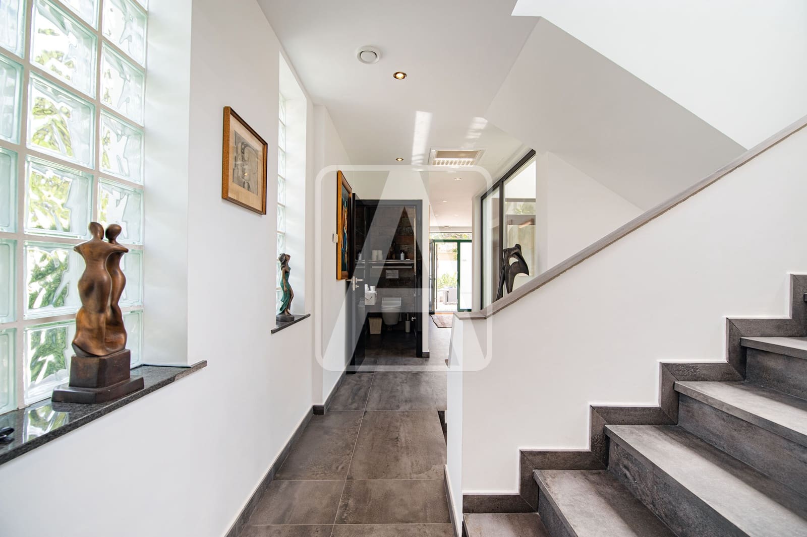 4 bedroom Villa for sale in Calpe / Calp with pool garage - € 1,589,000 (Ref: 9003886)