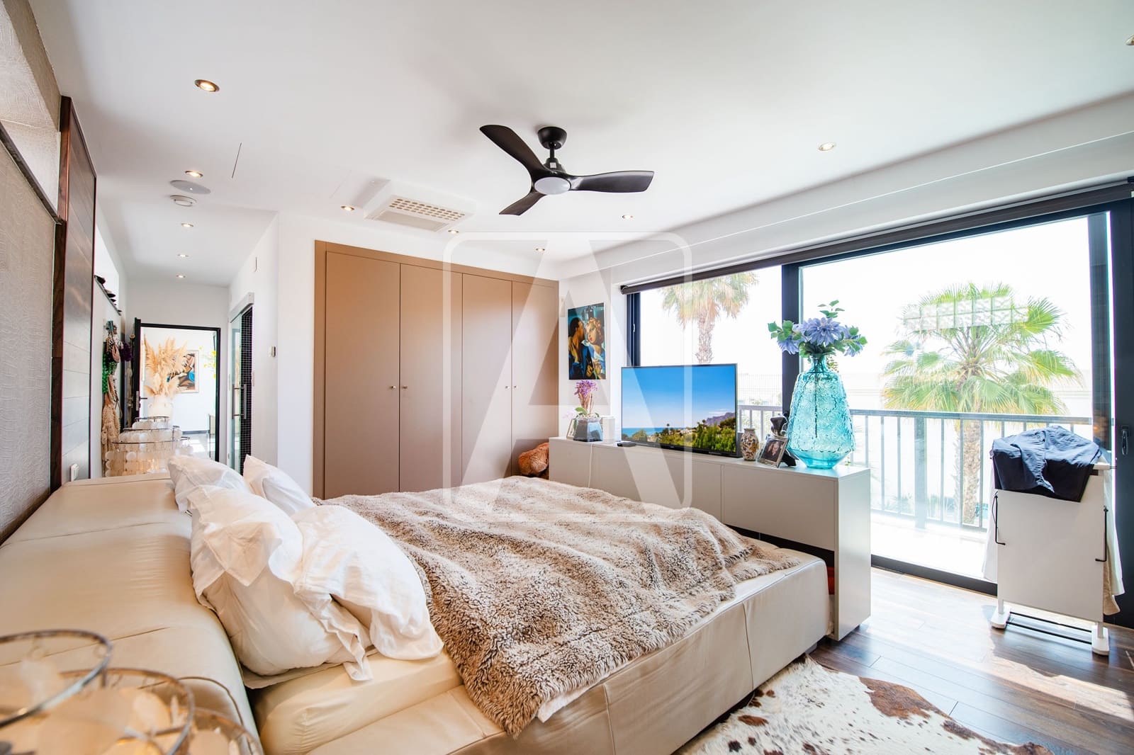 4 bedroom Villa for sale in Calpe / Calp with pool garage - € 1,589,000 (Ref: 9003886)