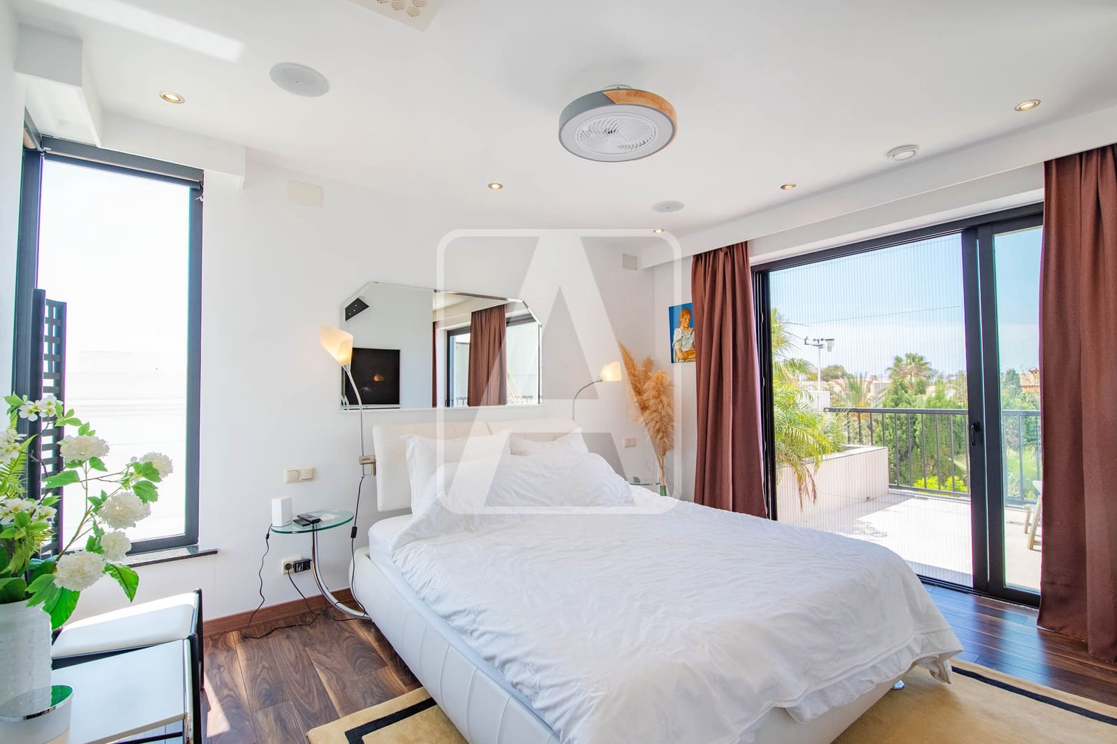 4 bedroom Villa for sale in Calpe / Calp with pool garage - € 1,589,000 (Ref: 9003886)