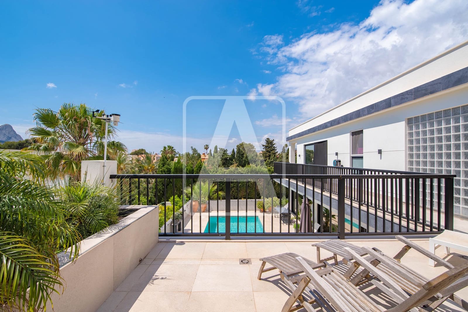 4 bedroom Villa for sale in Calpe / Calp with pool garage - € 1,589,000 (Ref: 9003886)