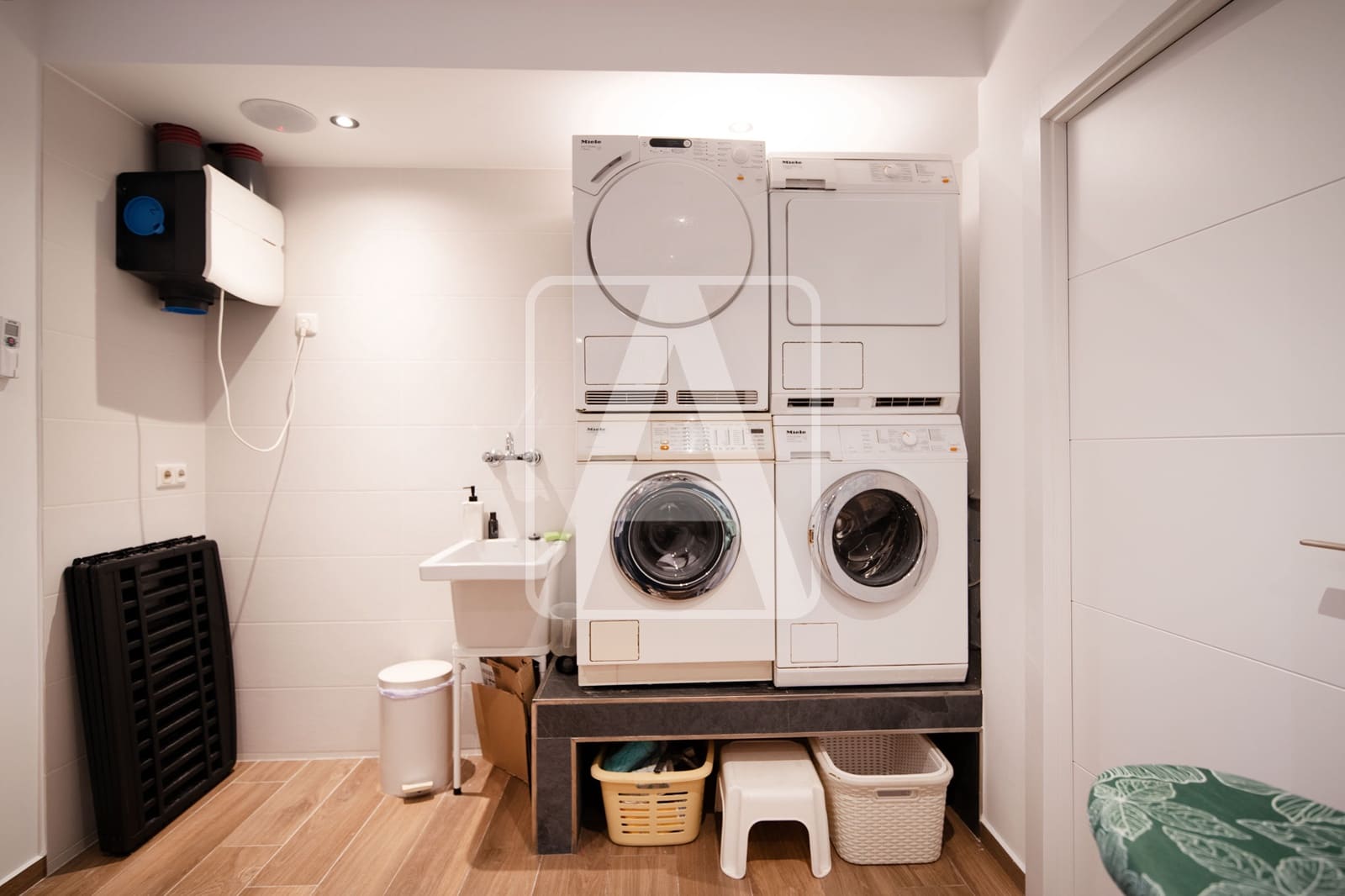 4 bedroom Villa for sale in Calpe / Calp with pool garage - € 1,589,000 (Ref: 9003886)