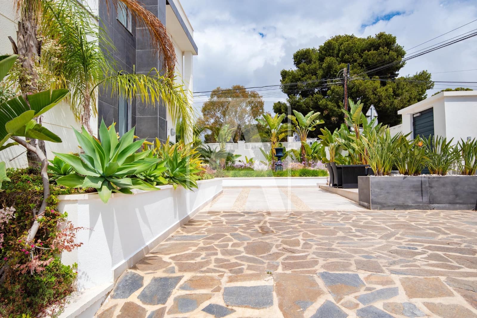 4 bedroom Villa for sale in Calpe / Calp with pool garage - € 1,589,000 (Ref: 9003886)