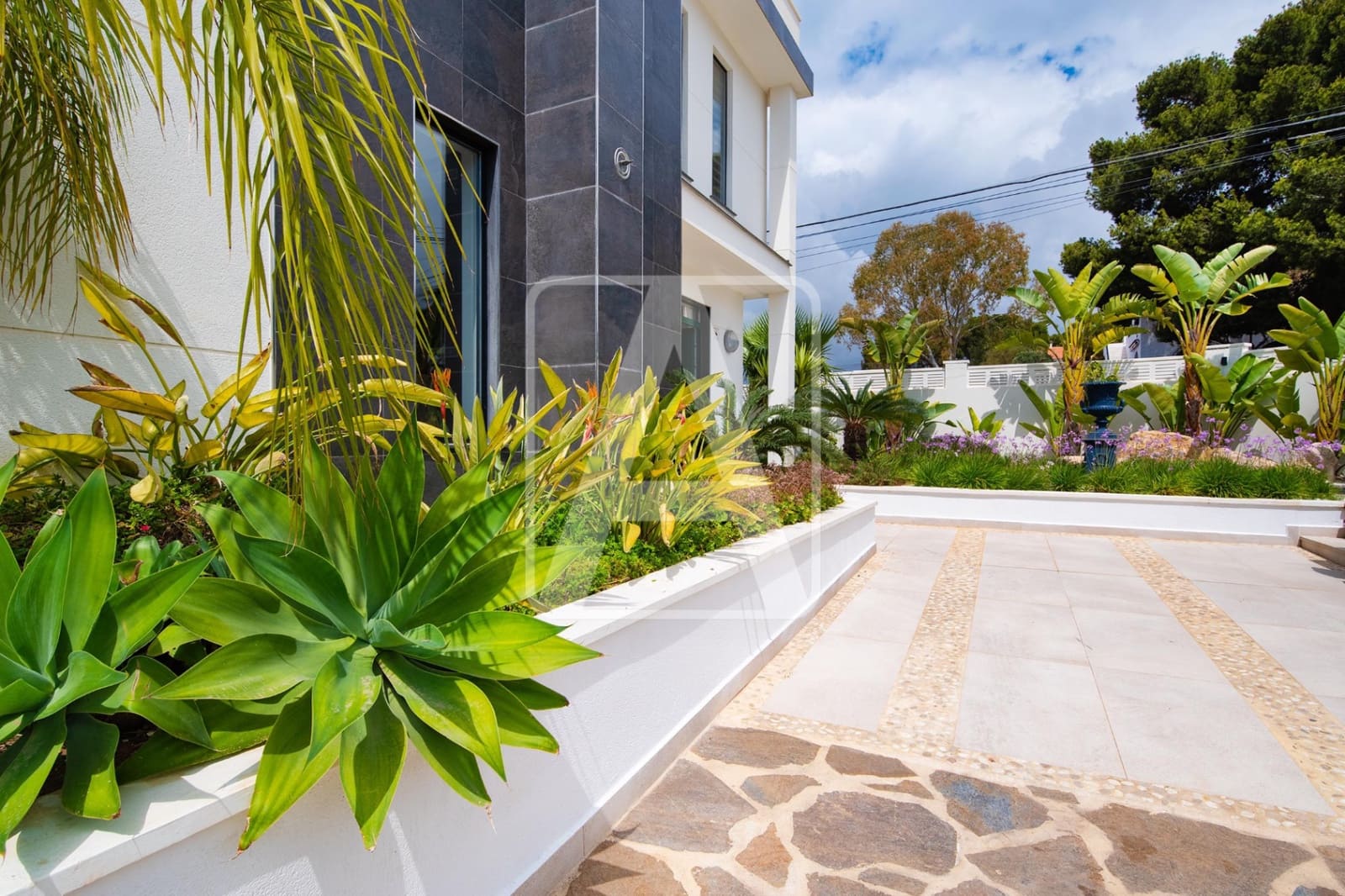 4 bedroom Villa for sale in Calpe / Calp with pool garage - € 1,589,000 (Ref: 9003886)