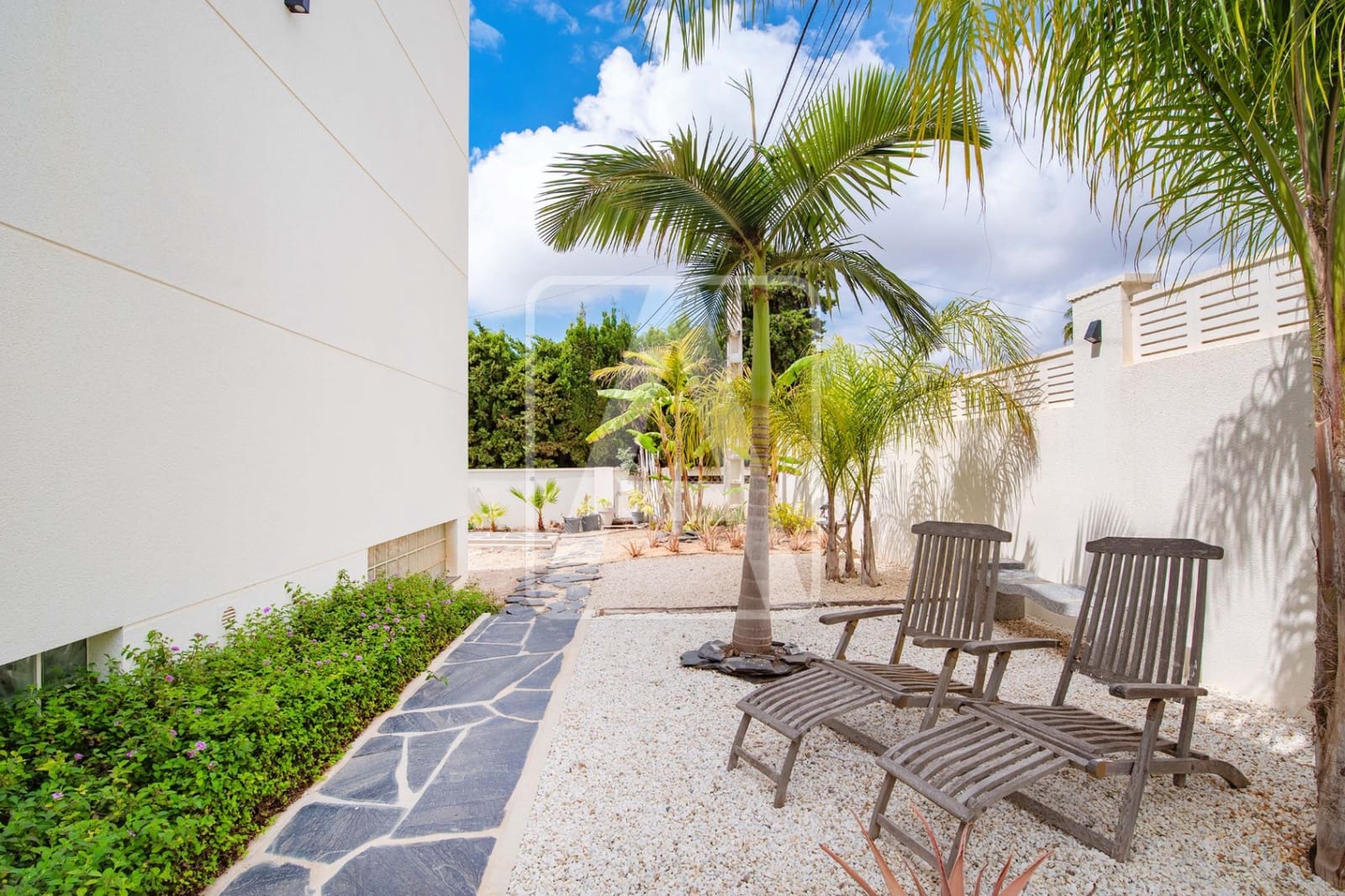 4 bedroom Villa for sale in Calpe / Calp with pool garage - € 1,589,000 (Ref: 9003886)