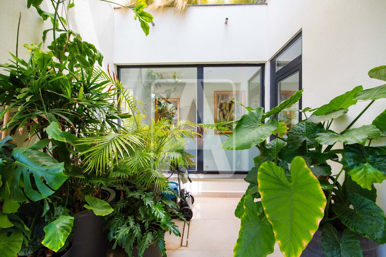 4 bedroom Villa for sale in Calpe / Calp with pool garage - € 1,589,000 (Ref: 9003886)