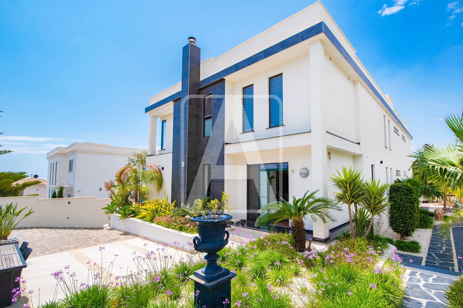 4 bedroom Villa for sale in Calpe / Calp with pool garage - € 1,589,000 (Ref: 9003886)