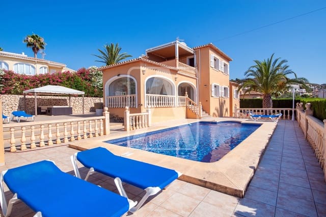 3 bedroom Villa for sale in Calpe / Calp with pool garage - € 665,000 (Ref: 9110818)