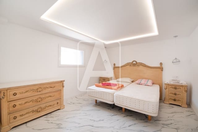 5 slaapkamer Villa te koop in Calpe / Calp met zwembad garage - € 749.000 (Ref: 9133792)