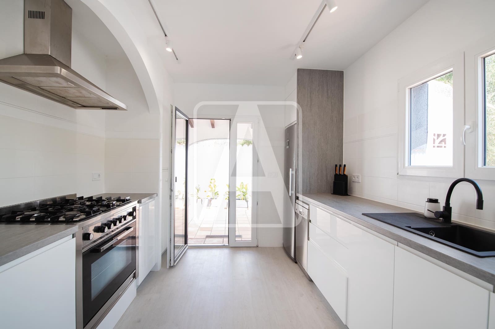 5 slaapkamer Villa te koop in Calpe / Calp met zwembad garage - € 749.000 (Ref: 9133792)