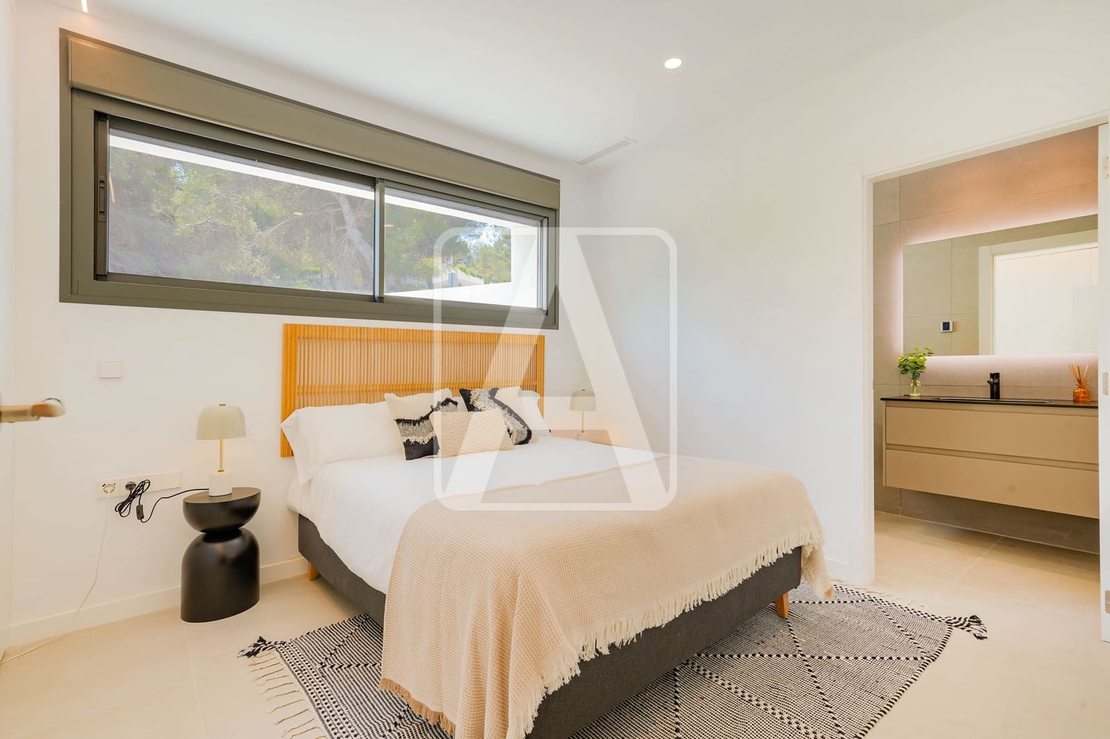 4 bedroom Villa for sale in Moraira with pool garage - € 1,499,000 (Ref: 9138663)