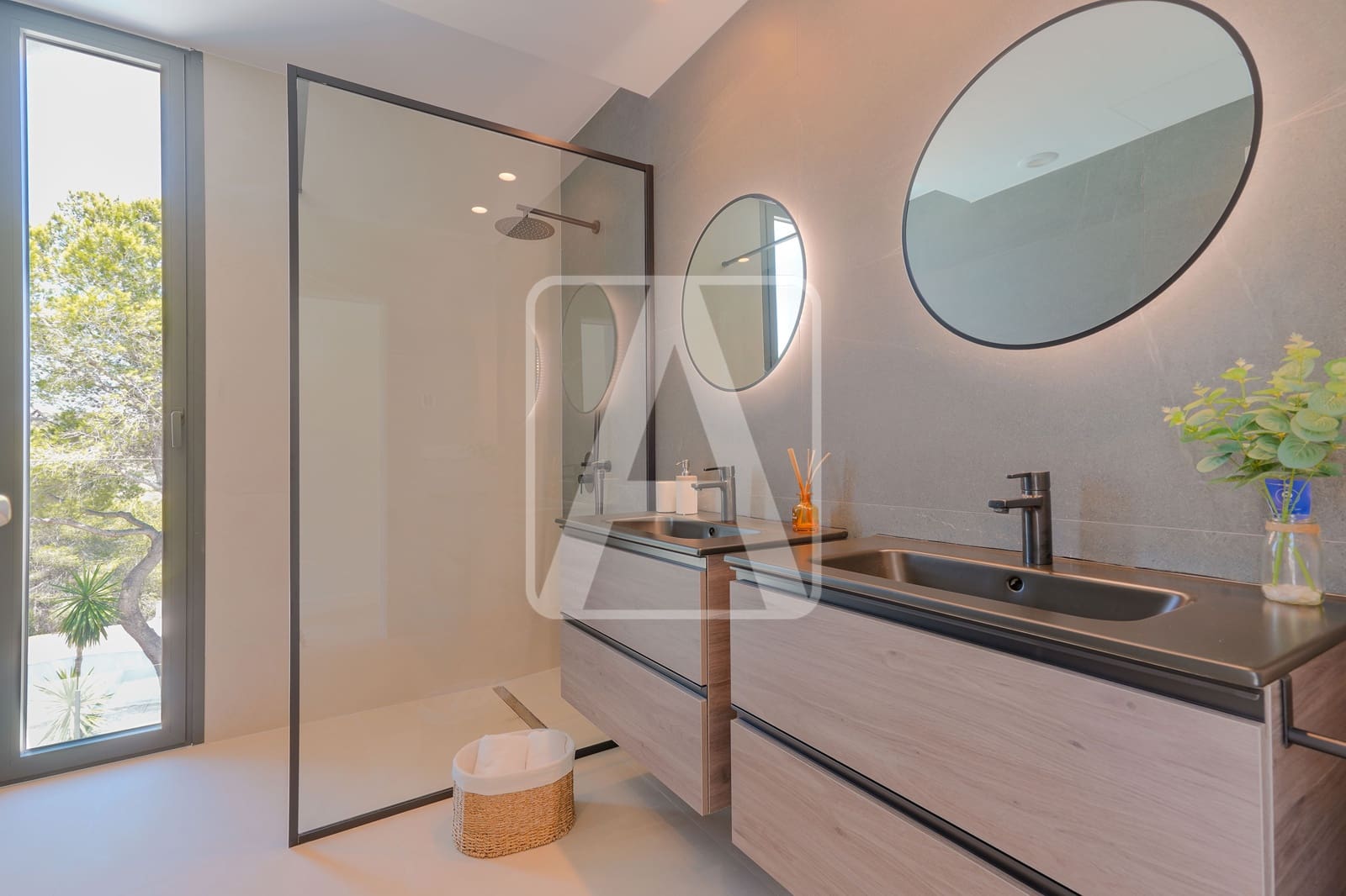 4 bedroom Villa for sale in Moraira with pool garage - € 1,499,000 (Ref: 9138663)