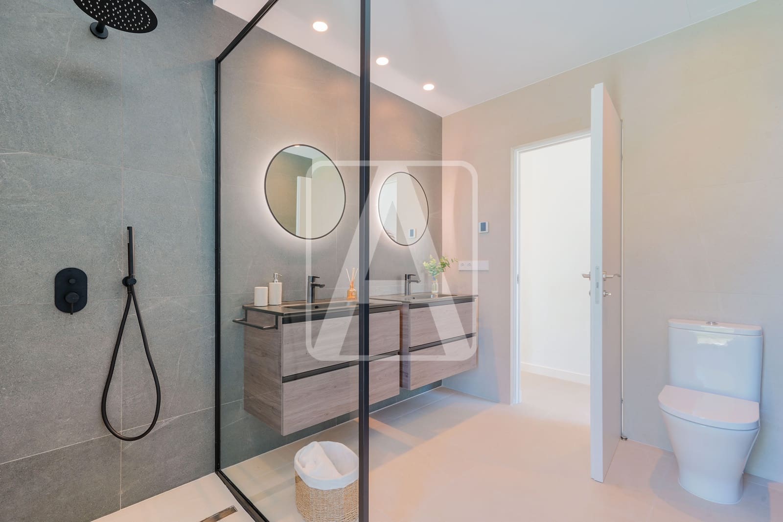 4 bedroom Villa for sale in Moraira with pool garage - € 1,499,000 (Ref: 9138663)