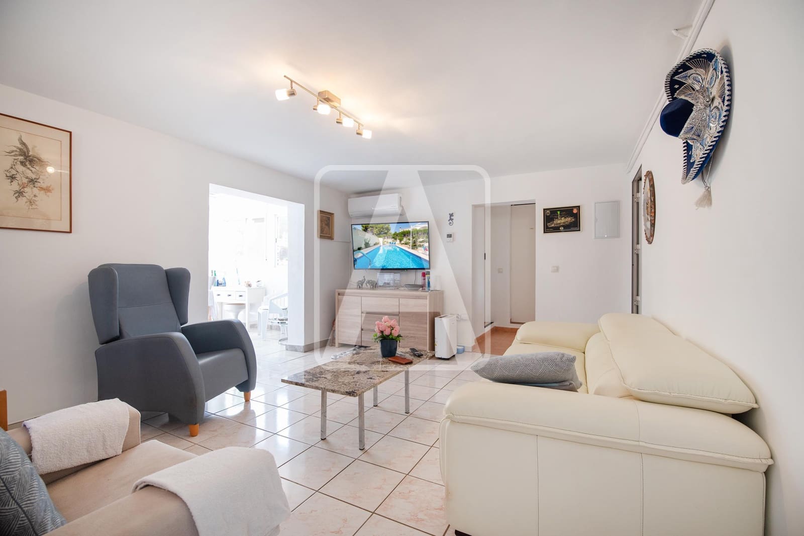 5 bedroom Villa for sale in Calpe / Calp with pool garage - € 460,000 (Ref: 9184582)