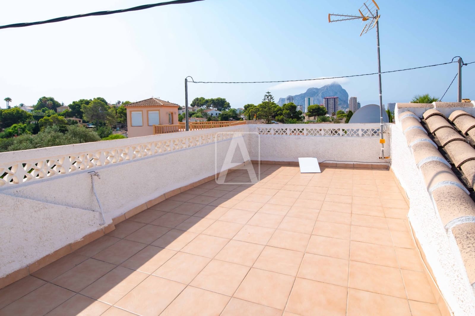 5 bedroom Villa for sale in Calpe / Calp with pool garage - € 460,000 (Ref: 9184582)