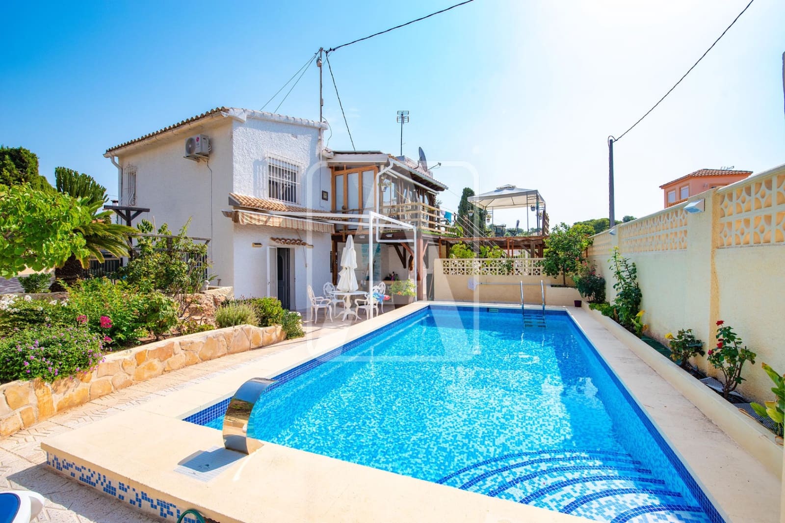 5 bedroom Villa for sale in Calpe / Calp with pool garage - € 460,000 (Ref: 9184582)