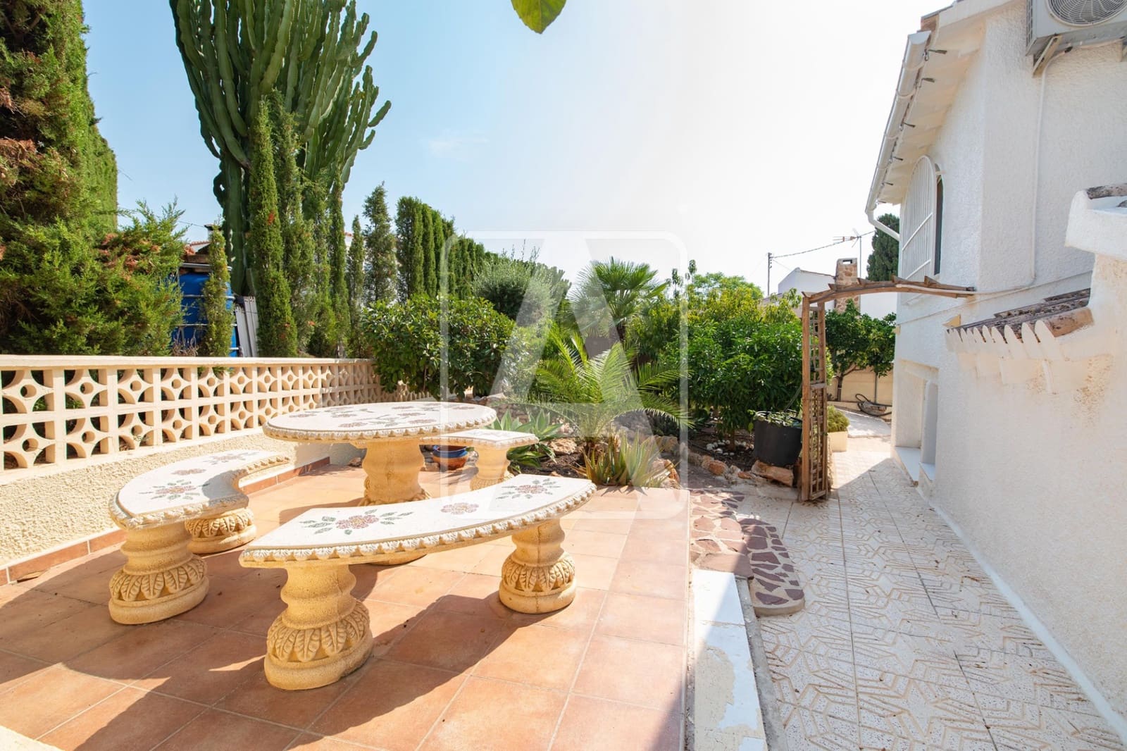 5 bedroom Villa for sale in Calpe / Calp with pool garage - € 460,000 (Ref: 9184582)