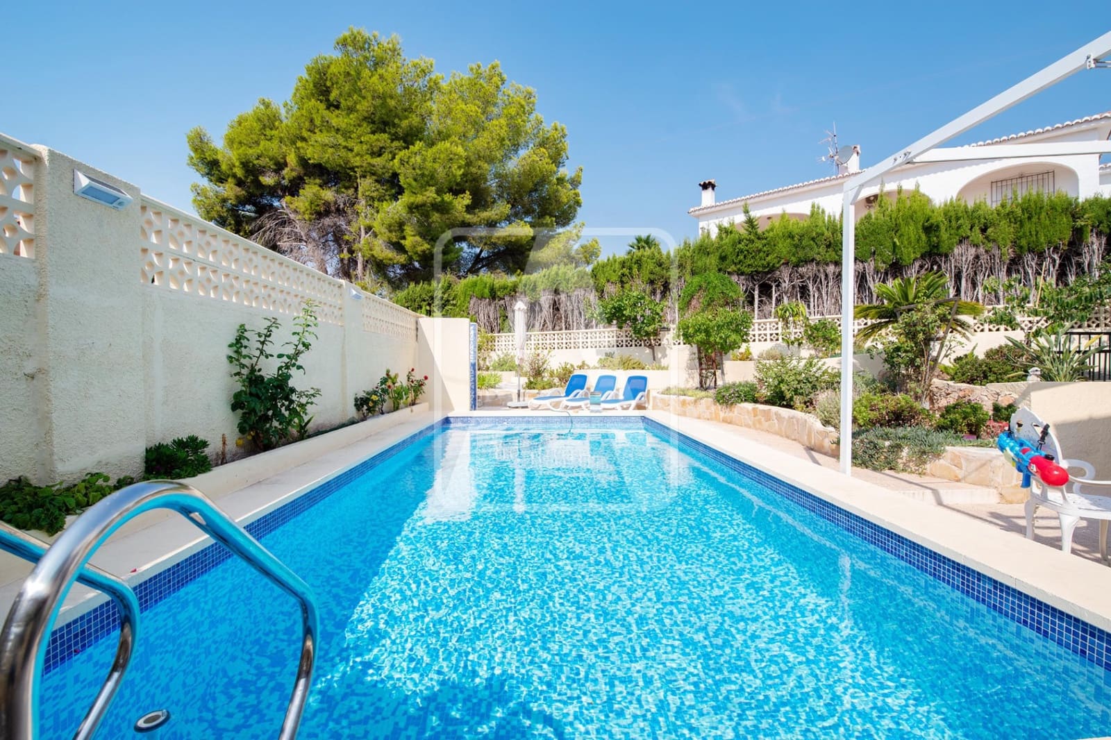 5 bedroom Villa for sale in Calpe / Calp with pool garage - € 460,000 (Ref: 9184582)