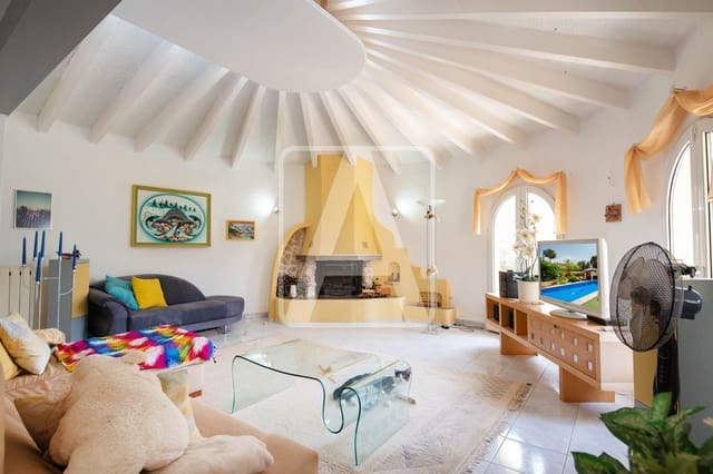 4 bedroom Villa for sale in Benissa with pool garage - € 675,000 (Ref: 9228057)