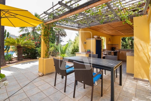 4 bedroom Villa for sale in Benissa with pool garage - € 675,000 (Ref: 9228057)