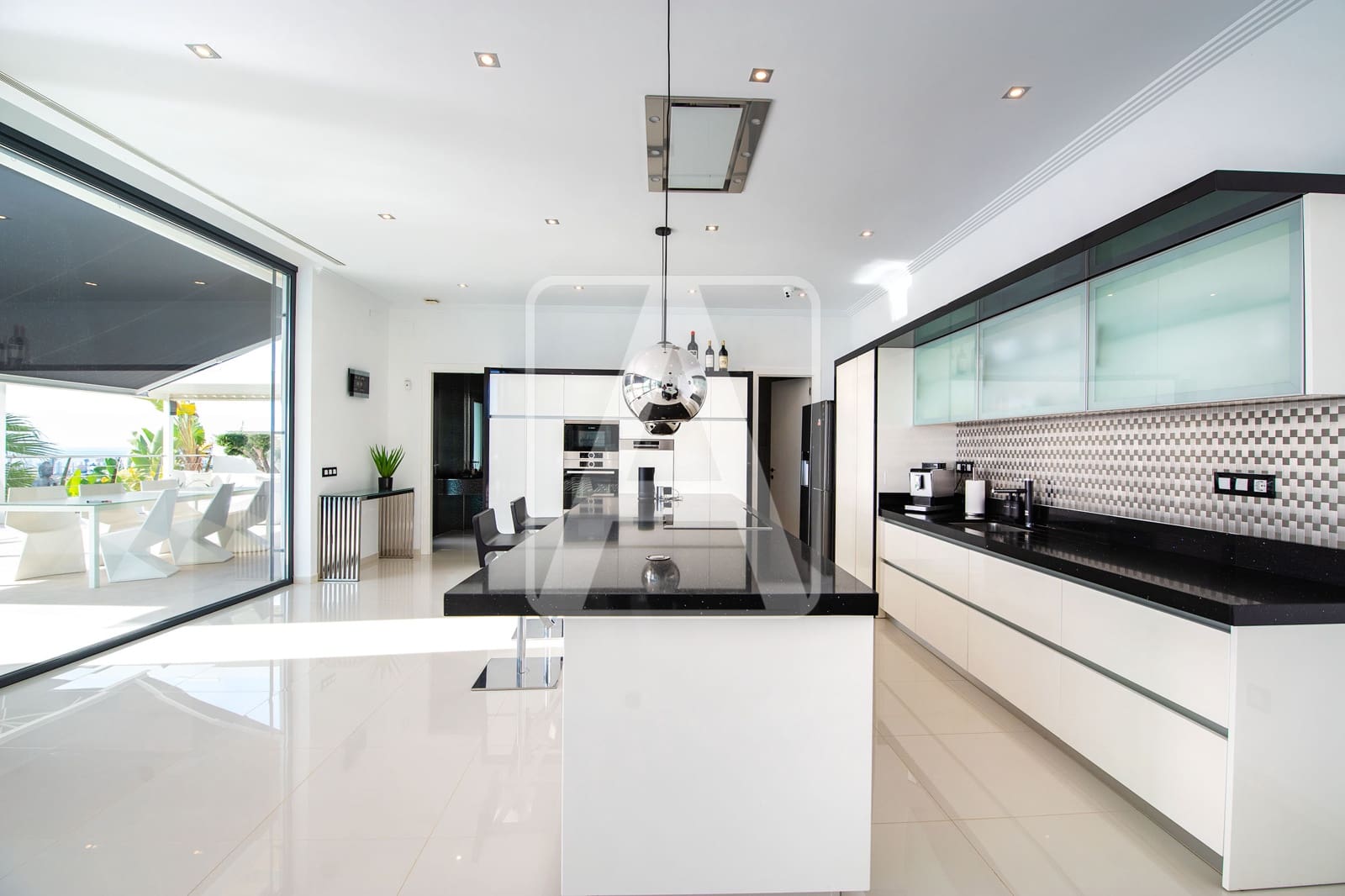 4 bedroom Villa for sale in Calpe / Calp with garage - € 3,995,000 (Ref: 9380758)