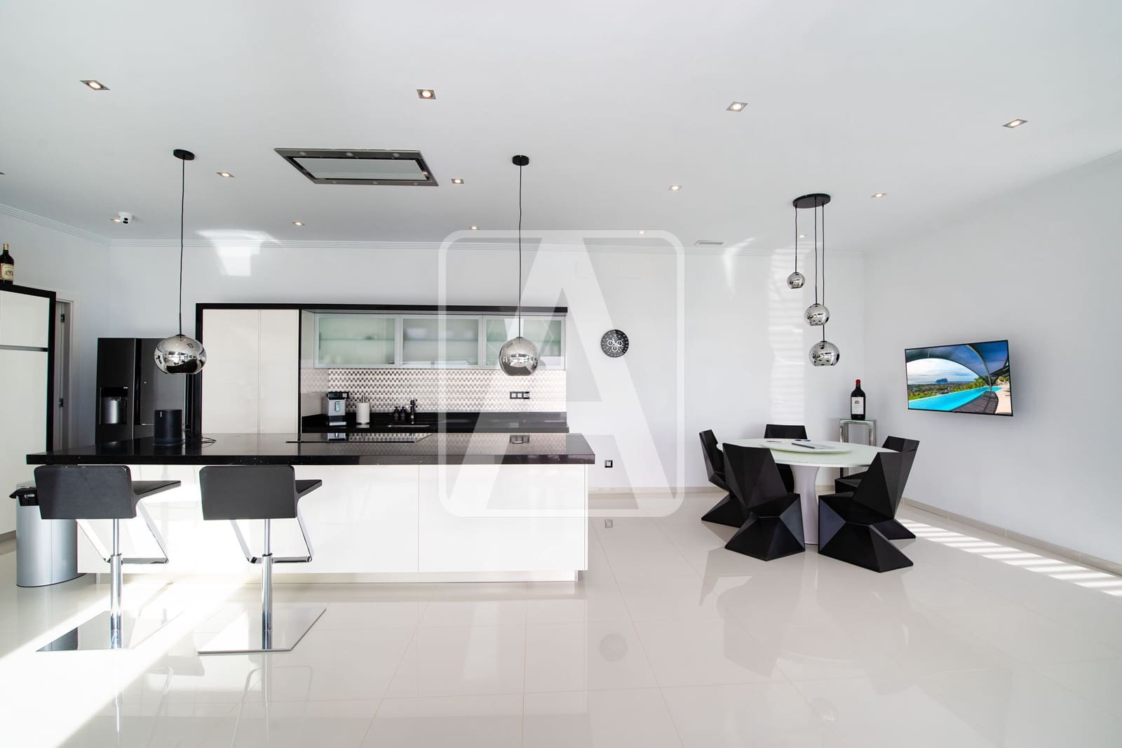 4 bedroom Villa for sale in Calpe / Calp with garage - € 3,995,000 (Ref: 9380758)