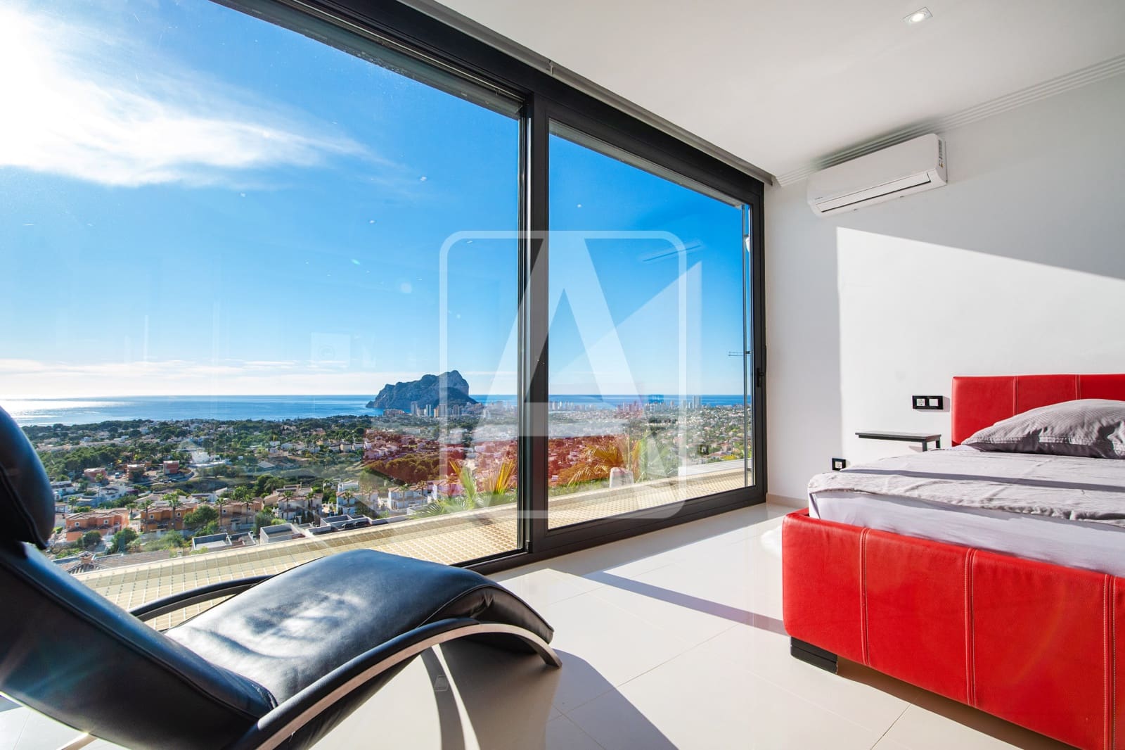 4 bedroom Villa for sale in Calpe / Calp with garage - € 3,995,000 (Ref: 9380758)
