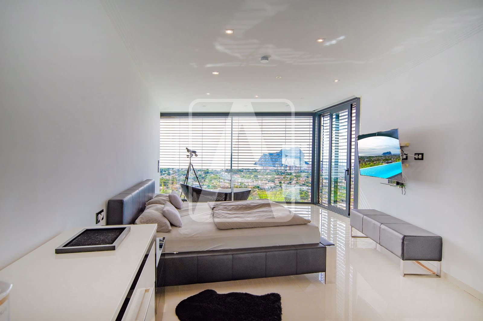 4 bedroom Villa for sale in Calpe / Calp with garage - € 3,995,000 (Ref: 9380758)