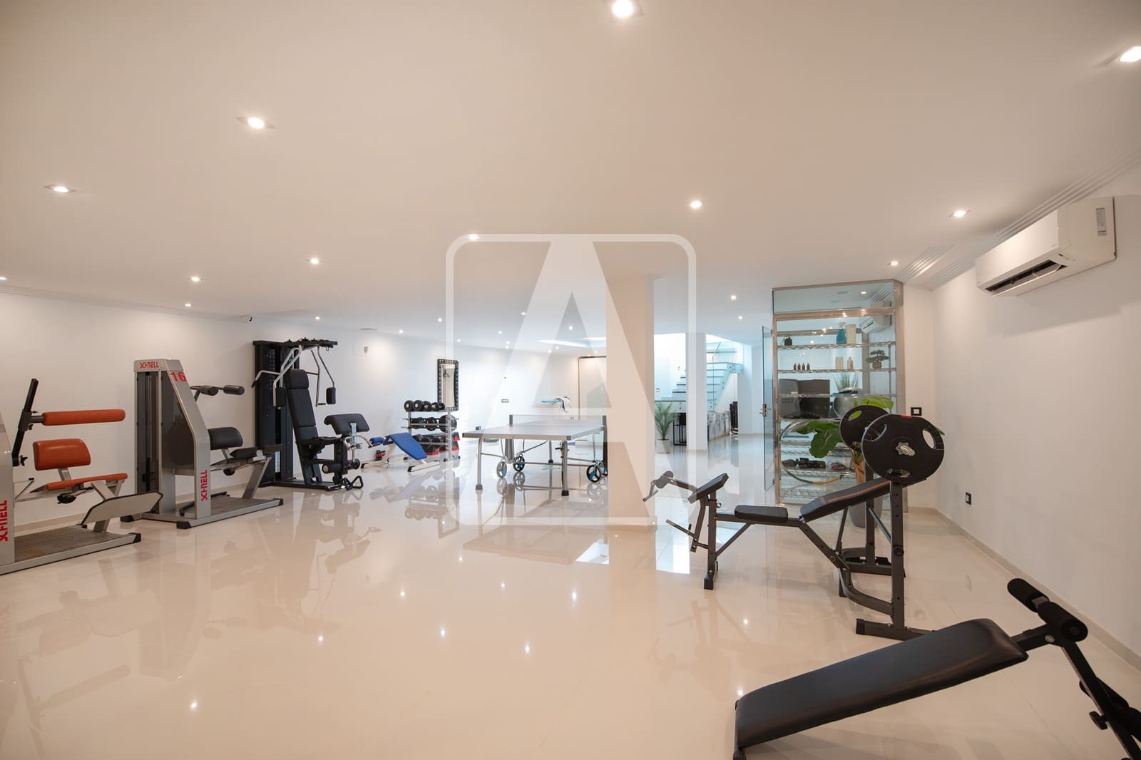 4 bedroom Villa for sale in Calpe / Calp with garage - € 3,995,000 (Ref: 9380758)