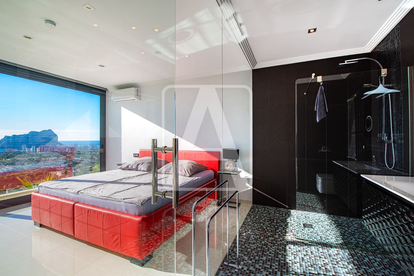 4 bedroom Villa for sale in Calpe / Calp with garage - € 3,995,000 (Ref: 9380758)