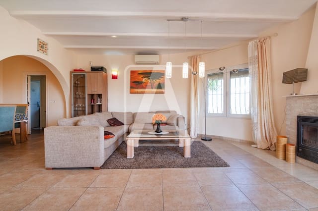 4 bedroom Villa for sale in Moraira, Teulada-Moraira with pool garage - € 825,000 (Ref: 9380761)