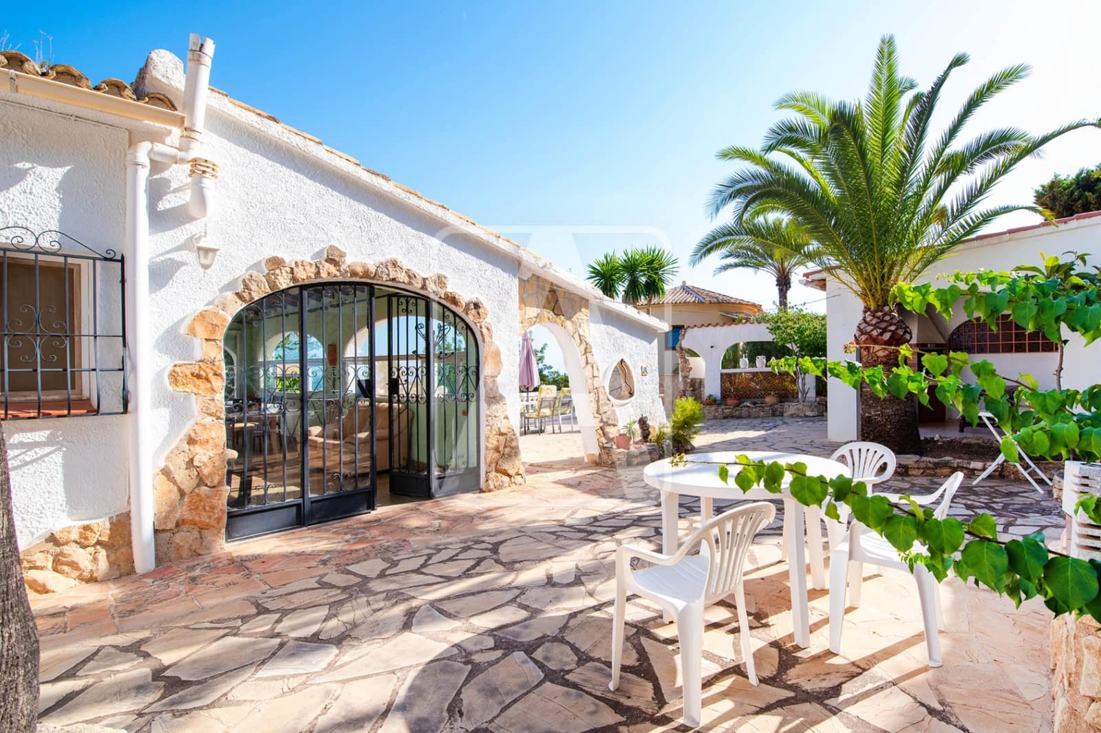 4 bedroom Villa for sale in Moraira with pool garage - € 825,000 (Ref: 9380761)